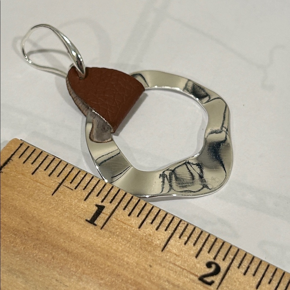 Elegant Silver and Brown Earrings - Picture 3 of 3